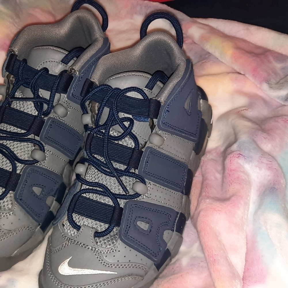Shoes - Picture 2 of 8